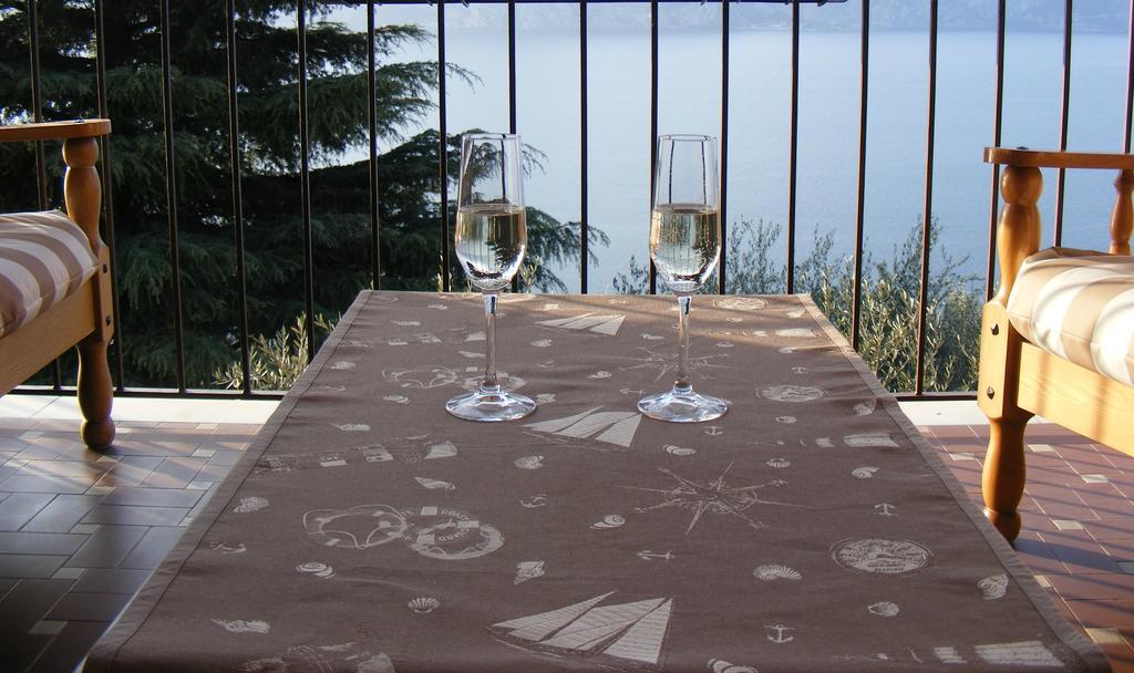 Casa Palmira Lägenhet Brenzone sul Garda Exteriör bild